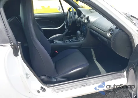 2003 Mazda Mx-5 Miata Cloth/Ls/Se/Shinsen z USA, uszkodzony, nr VIN JM1NB353230312863